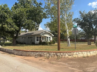 1110 Avenue H NW, Childress, TX 79201