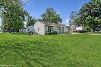 1923 Barbara Ln, South Beloit, IL 61080