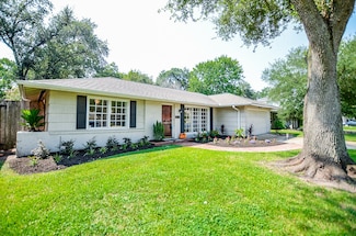 5421 Pagewood Ln, Houston, TX 77056
