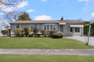 80 Stone Dr, Cranston, RI 02920