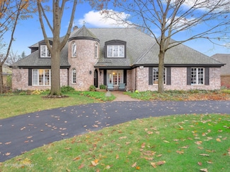 530 Forest Mews Dr, Oak Brook, IL 60523