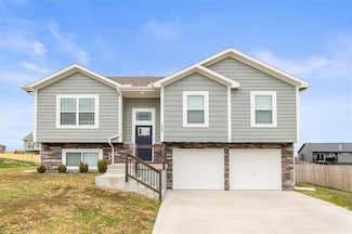 1004 NW 3rd St, Oak Grove, MO 64075