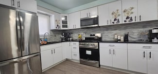 8179 Whitefield St, Dearborn Heights, MI 48127