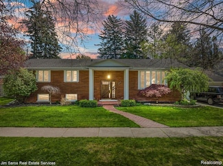 21838 van K Dr, Grosse Pointe Woods, MI 48236