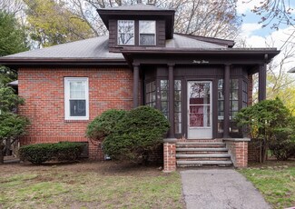 33 Fairview Ave, Lynnfield, MA 01940