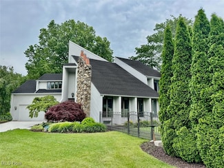 30907 Arlington Cir, Bay Village, OH 44140