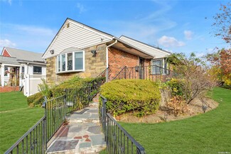 73-91 Park Dr E, Flushing, NY 11367