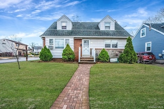 98 Miriam St, Valley Stream, NY 11581
