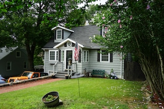 45 1/2 Woonsocket Ave, Shelton, CT 06484