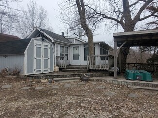 69 Lakeshore Dr, Wilmington, IL 60481