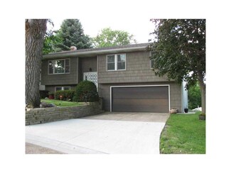 202 Line St, Norway, IA 52318