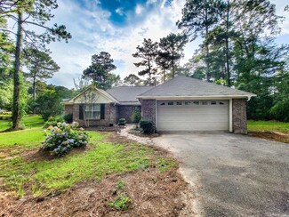 1257 Elks Lake Rd, Hattiesburg, MS 39401
