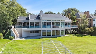 8559 Pine Cove Dr, Commerce Township, MI 48382