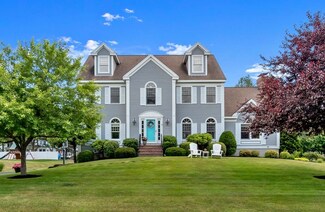 11 Fielding Ln, Hampton, NH 03842