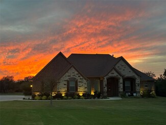 250 Wapiti Dr, Azle, TX 76020