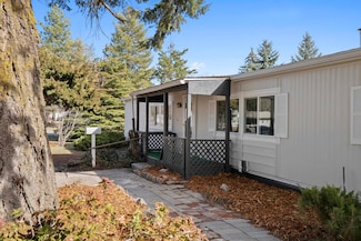 318 E 4th St, Deer Park, WA 99006