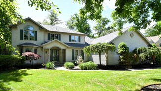 411 Falling Leaves Cir, Aurora, OH 44202