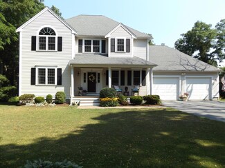 2 Cunningham Rd, Sagamore Beach, MA 02562