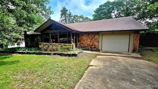 52 N Happy St, Eufaula, OK 74432