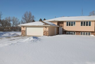 1416 Coronado Dr, Bismarck, ND 58504