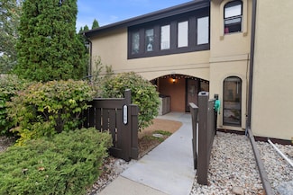 5266 Somerset Ln S Unit 106, Milwaukee, WI 53221