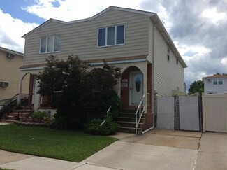 414 Montreal Ave, Staten Island, NY 10306