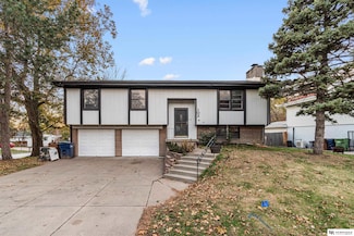 102 Hillcrest Ave, Bellevue, NE 68005