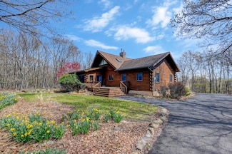 14 E Point Rd, Albrightsville, PA 18210