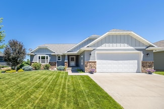 115 Emerald Lake Dr, Lake City, MN 55041