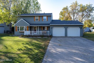 615 21st St NW, East Grand Forks, MN 56721