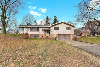 303 3rd Ave SW, Medford, MN 55049