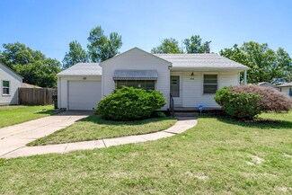 806 Spruce St, Newton, KS 67114