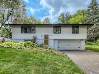 1305 Castle Ct, Golden Valley, MN 55427