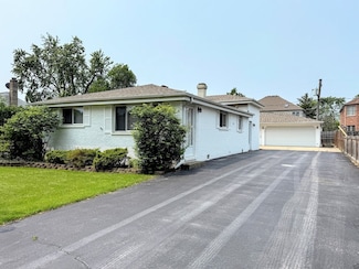 572 N Emroy Ave, Elmhurst, IL 60126
