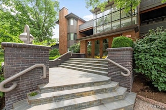 155 N Hanley Rd Unit 207, Saint Louis, MO 63105