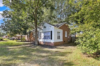 223 N Wright St, Raeford, NC 28376