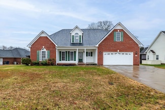 635 Shadowbrook Dr, Columbia, TN 38401