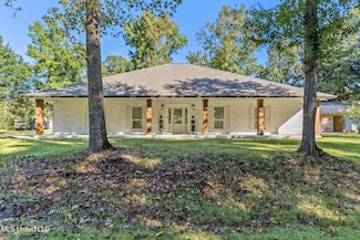 2938 Hickory Ln, Ocean Springs, MS 39564
