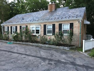 104 Horseshoe Rd, Mill Neck, NY 11765