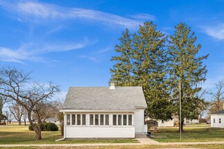 304 W Charles St, Mc Lean, IL 61754