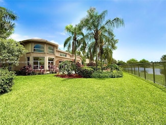 2547 Montclaire Cir, Weston, FL 33327