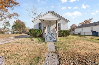 210 Poag Ave, South Roxana, IL 62087