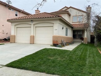 1125 Cobblestone St, Salinas, CA 93905