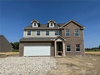 140 Autumn Maple Ln, Brookville, OH 45309