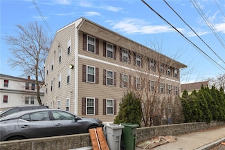 982 Plainfield St Unit 4, Johnston, RI 02919