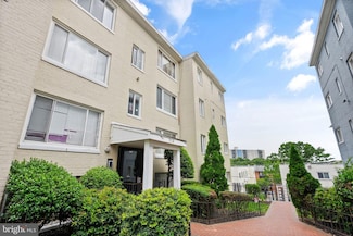 713 Brandywine St SE Unit 303, Washington, DC 20032