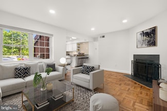 2107 N Taft St Unit 11, Arlington, VA 22201