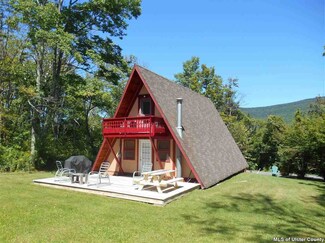 35 Overlook Dr, Hunter, NY 12442