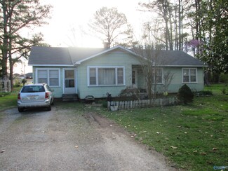 904 Frazier St, Athens, AL 35611
