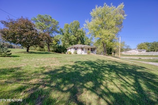 5064 Town Creek Rd E, Lenoir City, TN 37772